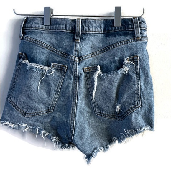 Abercrombie & Fitch High Rise Mom Jean Shorts Size 2 - Picture 2 of 3